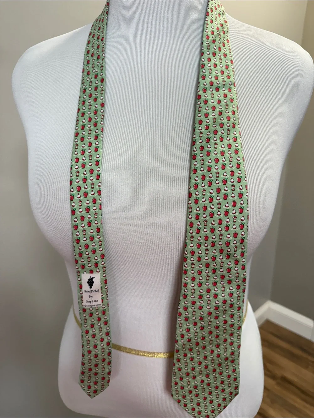 Vineyard Vines Green Bobbing for Apples Tie - Boys NWT
